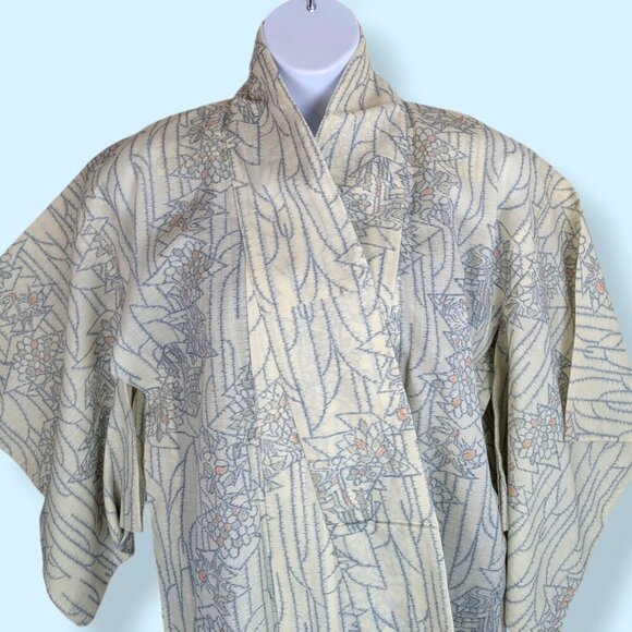 Vintage White & Blue Kimono - Picture 3 of 11